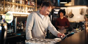 June sees stagnant sales for restaurants