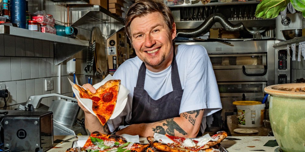 Vincenzo's pizza arrives on Bethnal Green Road